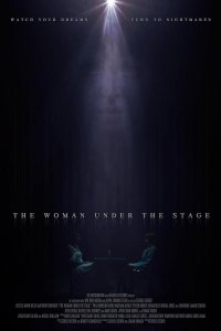 Женщина под сценой